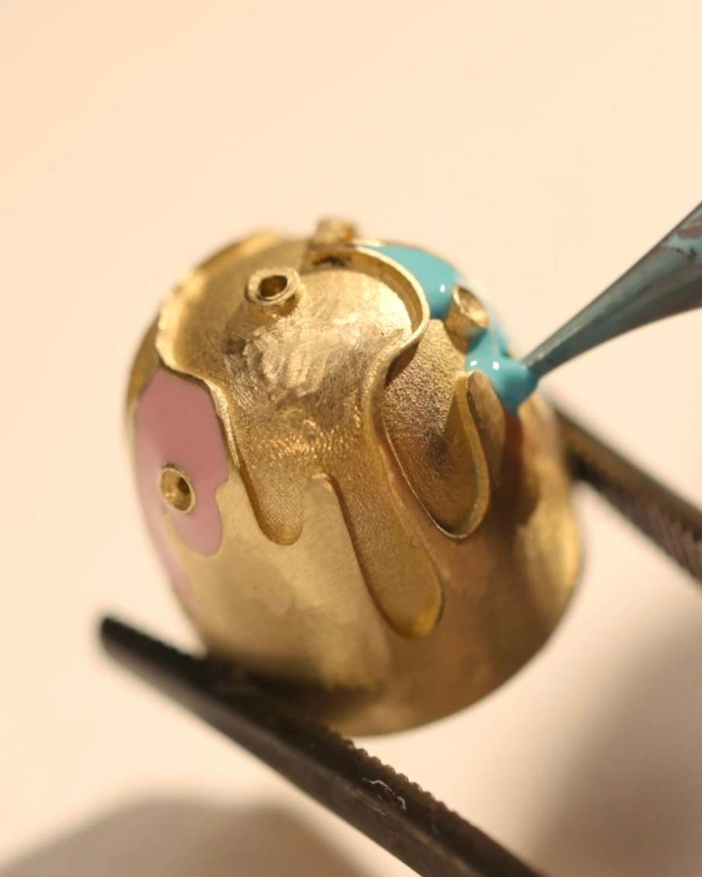 Золота підвіска Паска