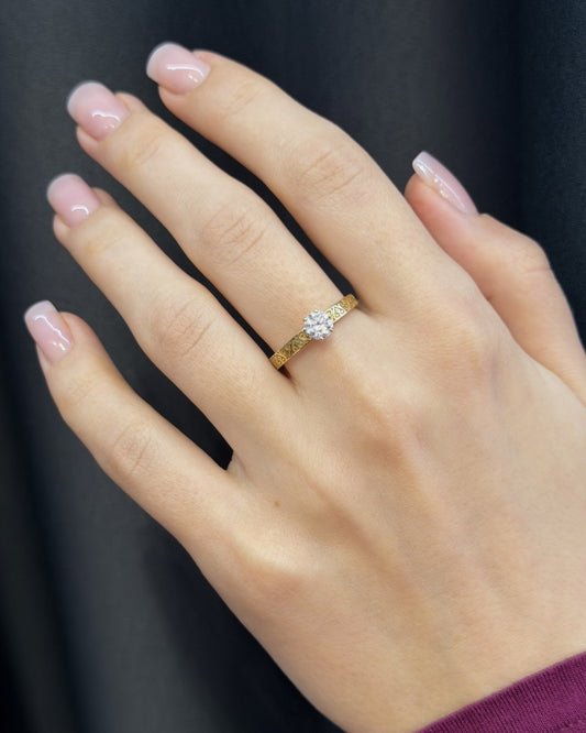 Гуцульська каблучка з діамантом