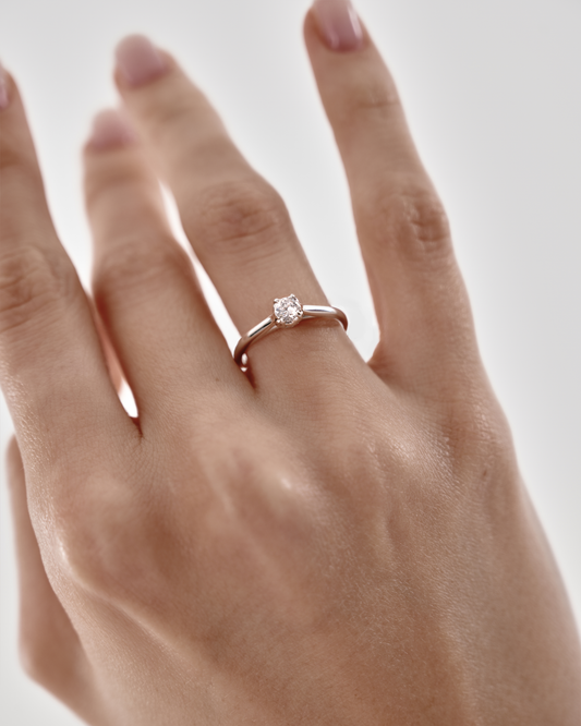 Золота Каблучка Серця з діамантом 0,25ct.