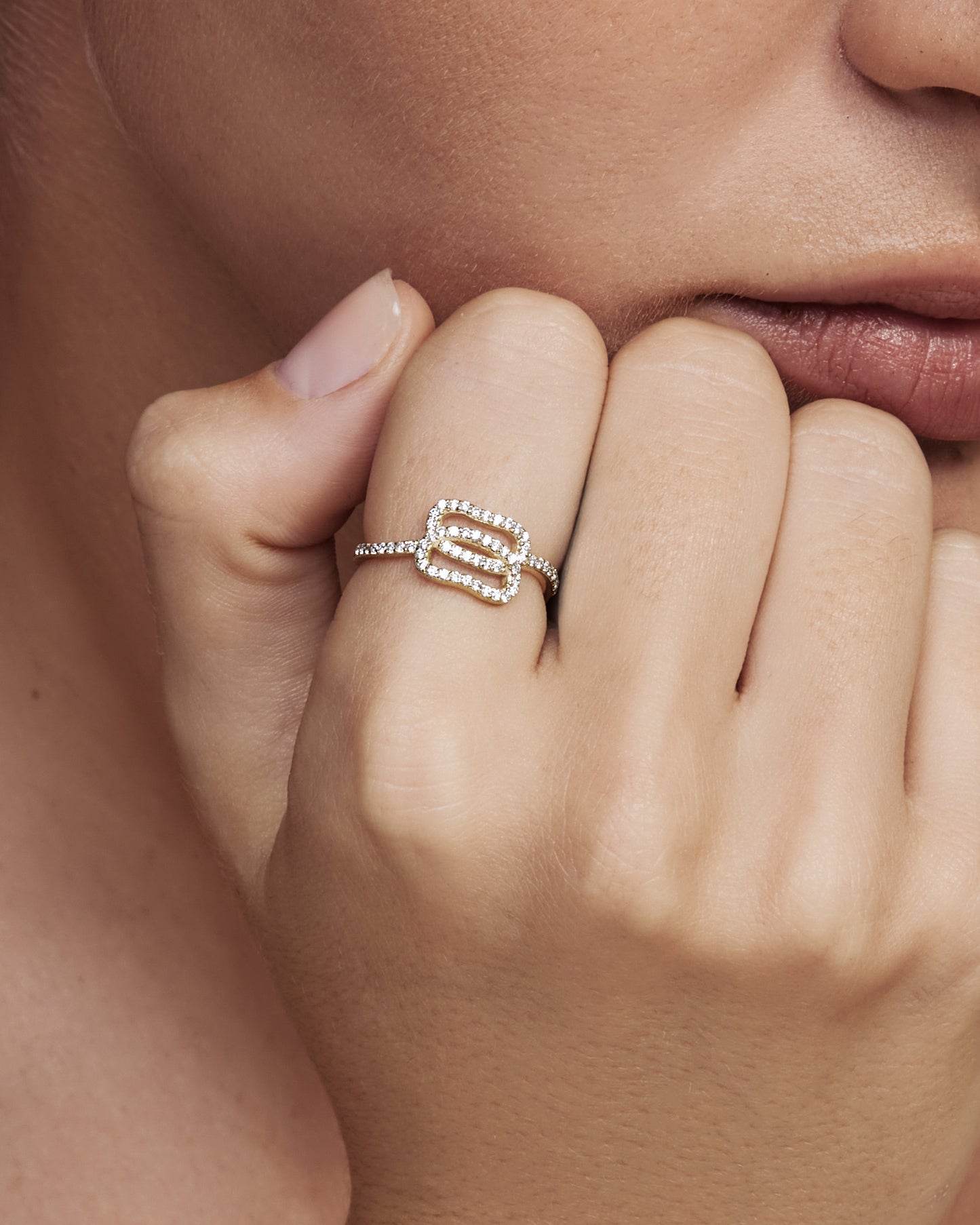 Каблучка Дукач з діамантами паве хвиля