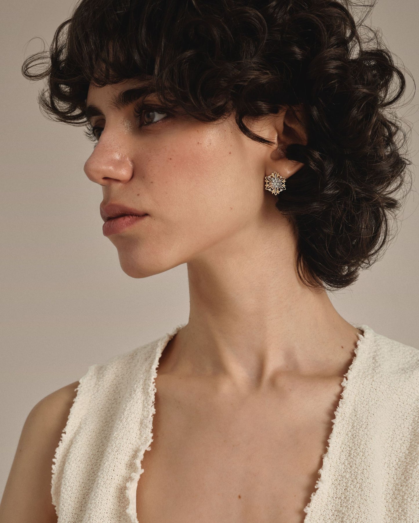 Золоті сережки Едельвейс з діамантами міні