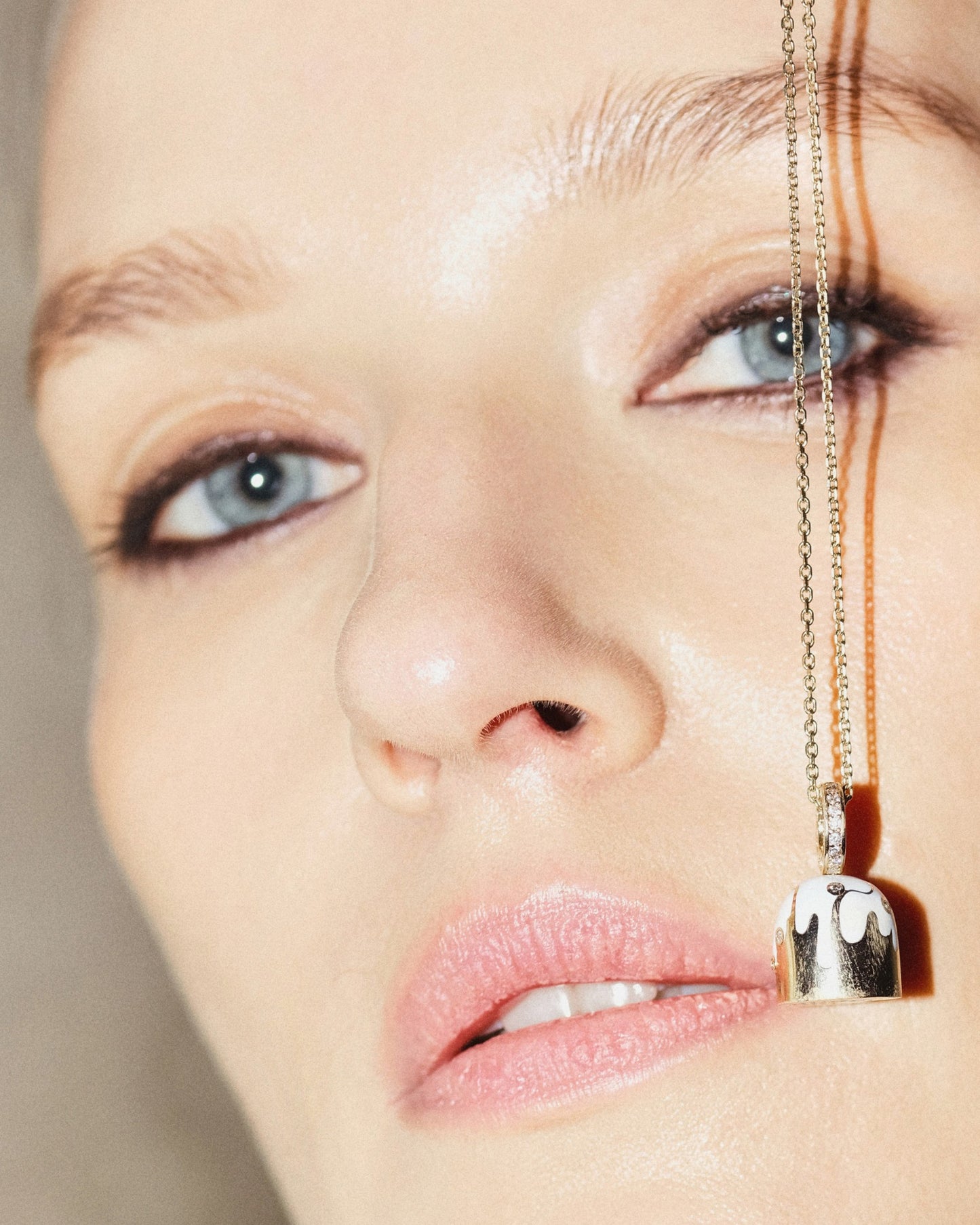 Золота підвіска Паска