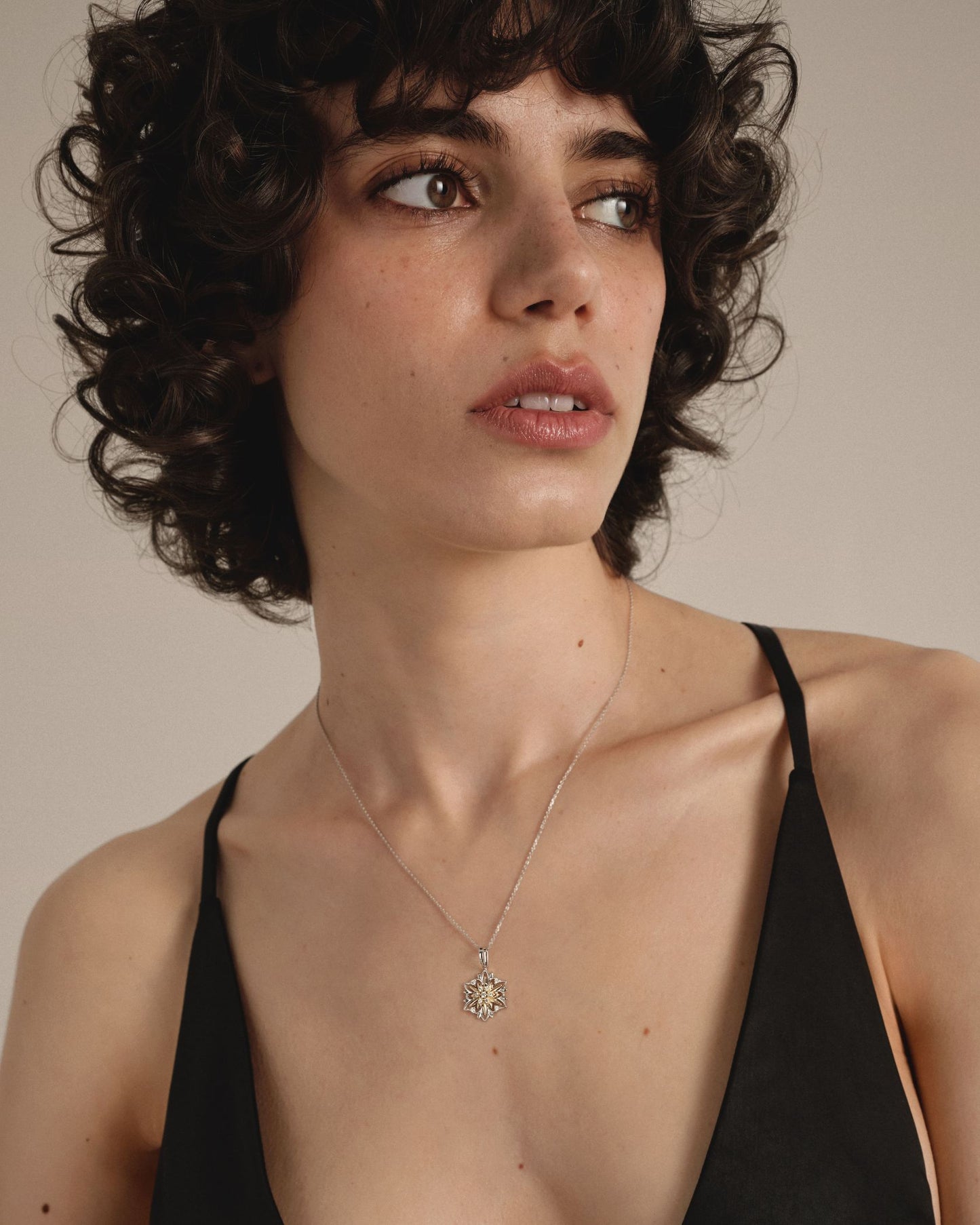 Золота Підвіска Едельвейс міні з діамантами