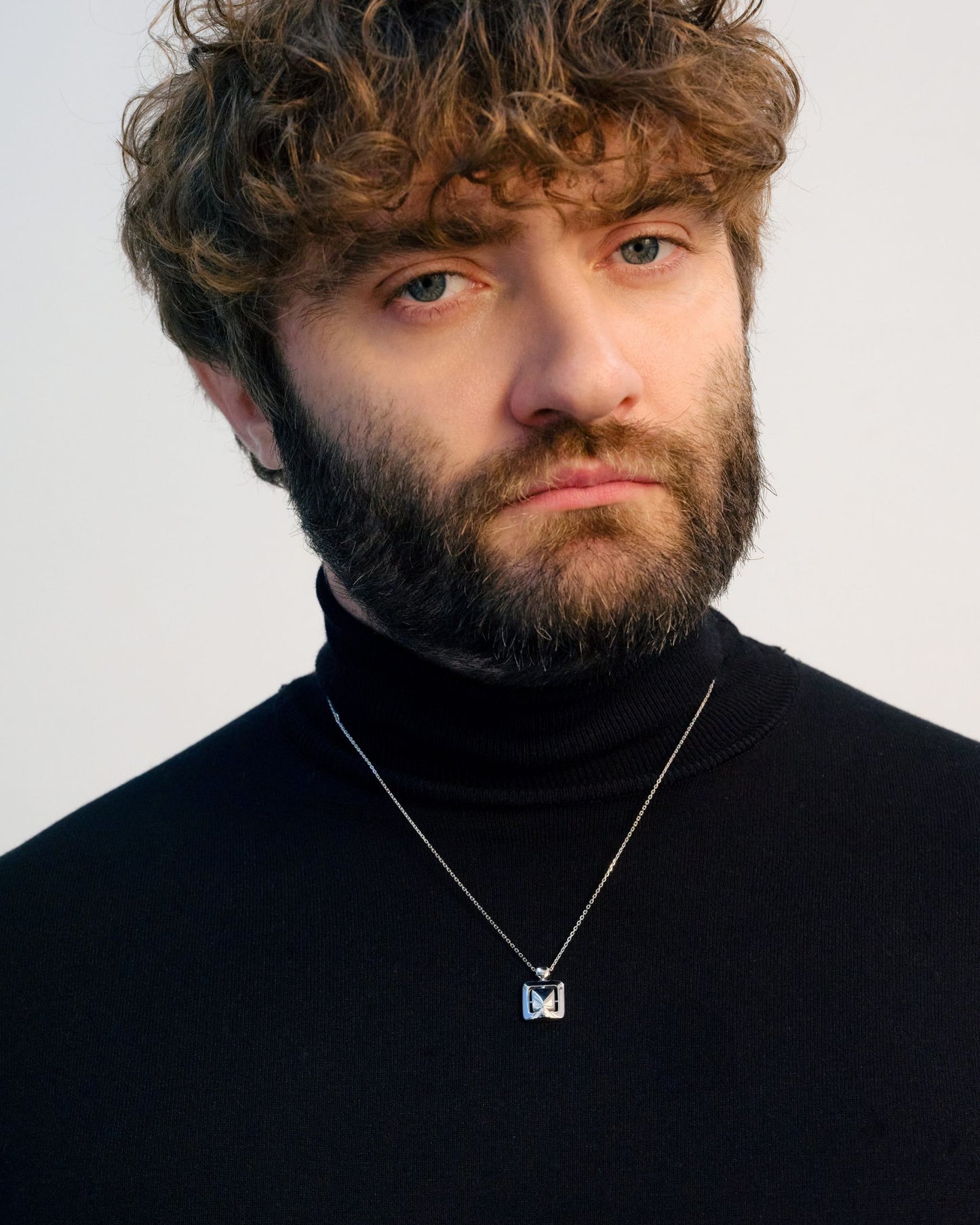 Золота підвіска ORA