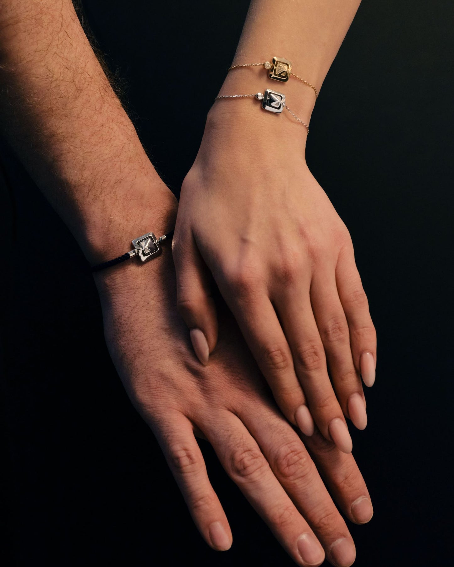 Золотий браслет ORA з діамантами