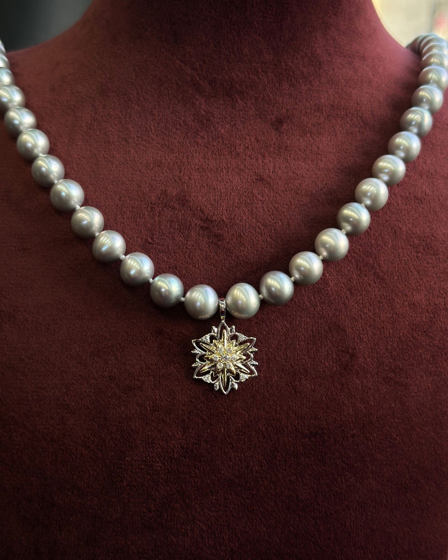 Кольє Едельвейс з діамантами та перлами