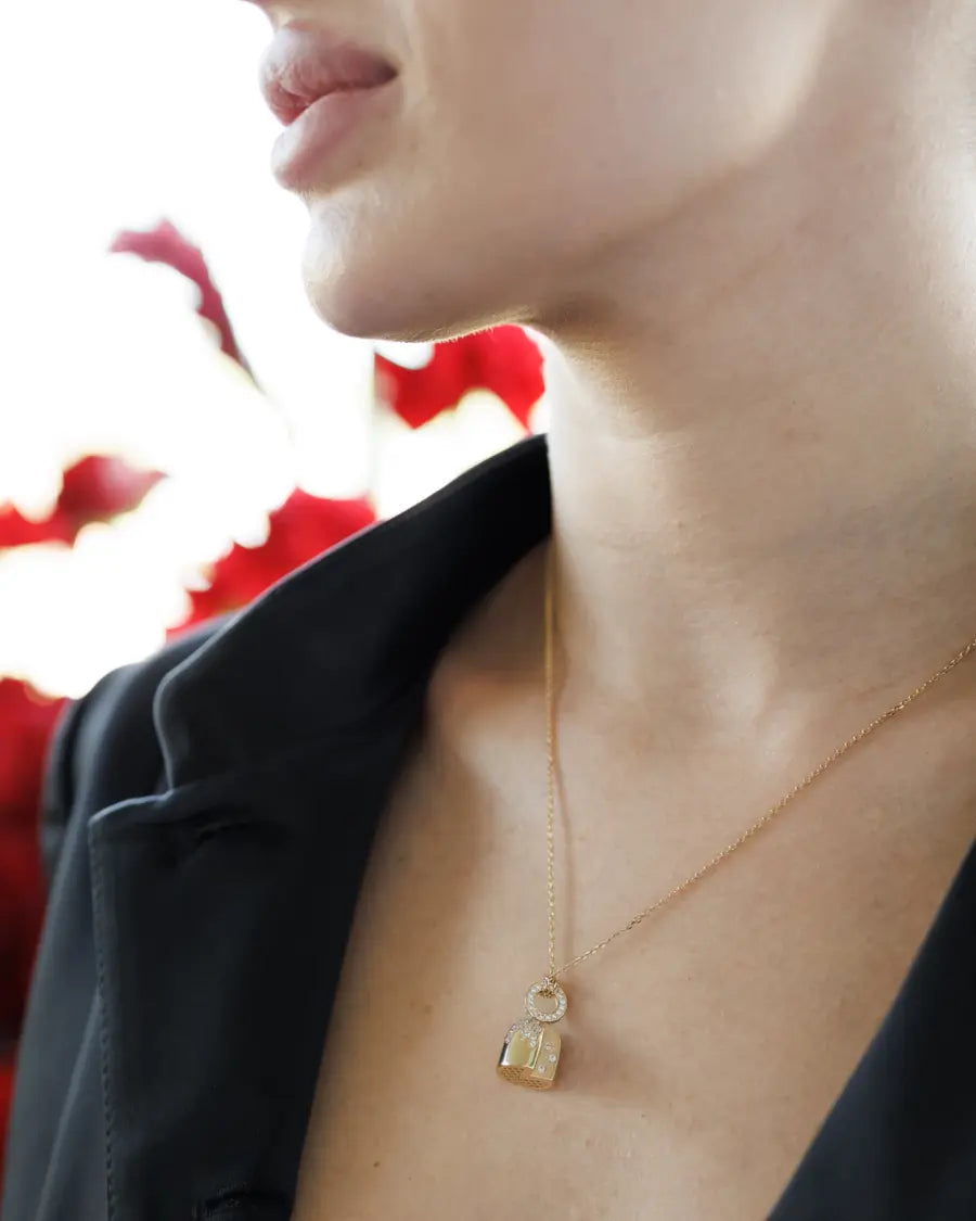 Золота підвіска «Паска»